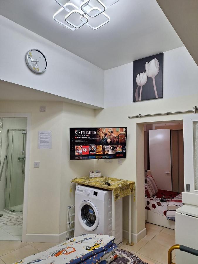 Luxury Apartment In Birmingham With Free Parking. Bagian luar foto